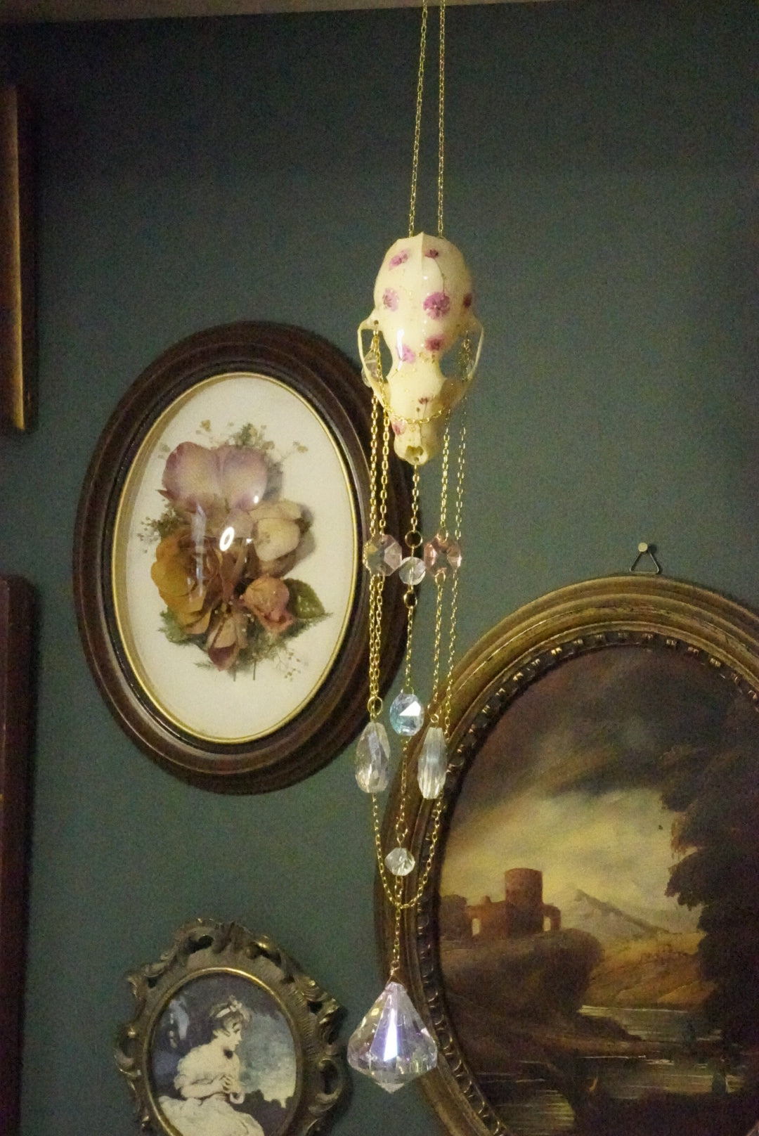 Marten skull sun catcher